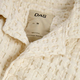 close up on the tag and collar 